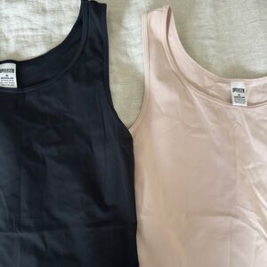 Duluth Trading Co Women's Black and pink Tank Tops